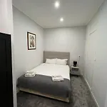 Sb Family Host Homestay Lisbon